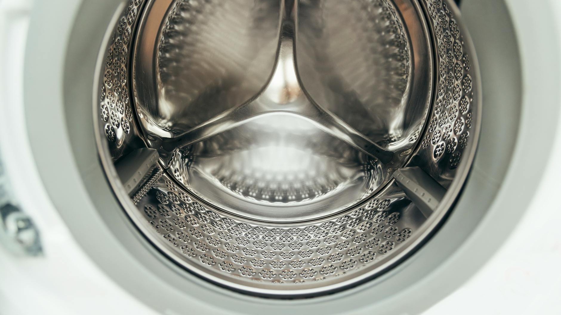 « Débranche-le du Wi-Fi » : mon beau-frère informaticien a regardé ce que mon lave-linge Samsung envoyait à chaque program...