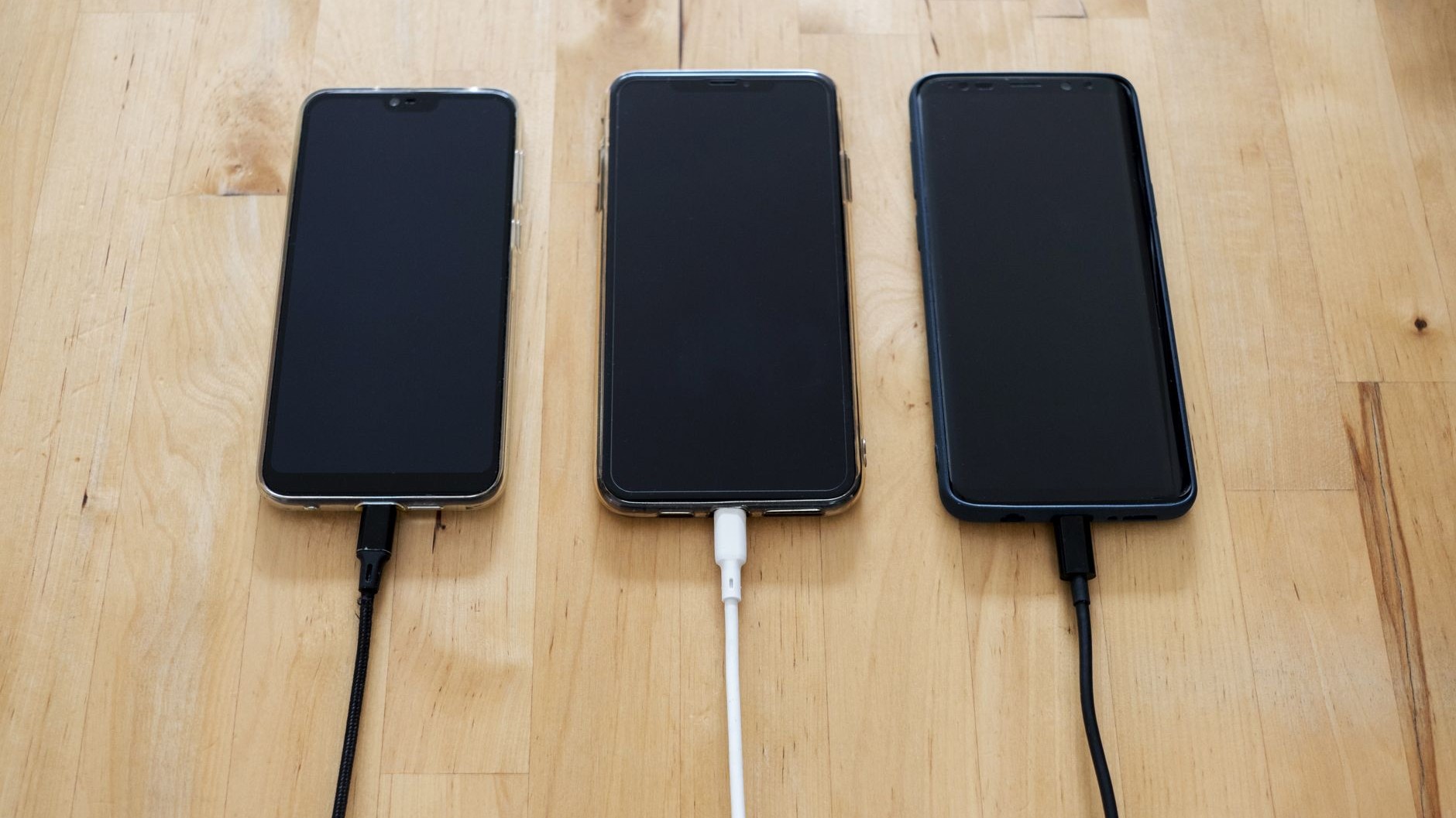 J'ai branché un chargeur USB-C à 4 € trouvé en ligne pour dépanner une nuit : le matin où mon téléphone n'a plus rien voul...