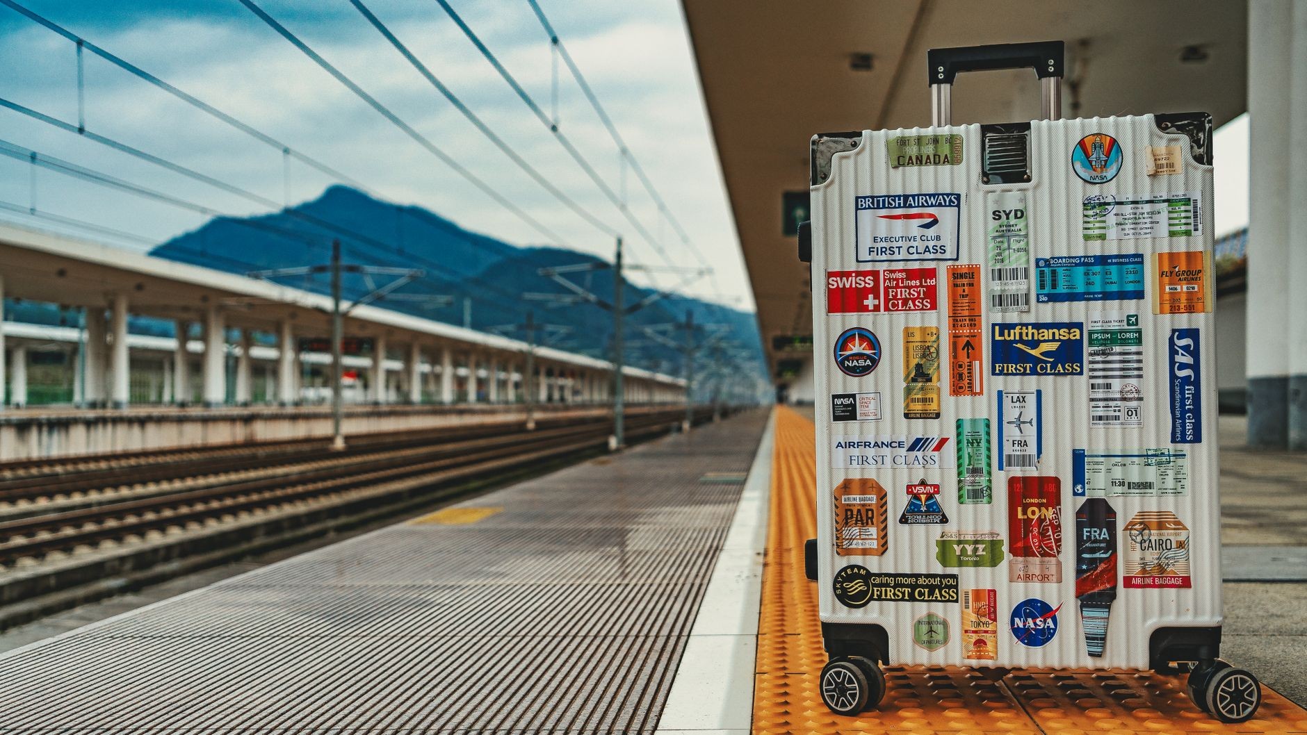 J'ai glissé un AirTag dans ma valise juste par précaution : quand la compagnie a déclaré mon bagage introuvable, je savais...