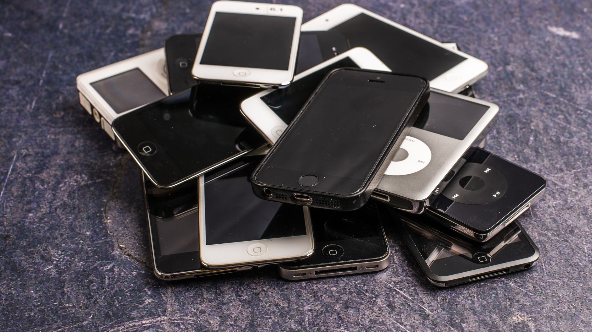 On s'obstine tous à acheter des smartphones d'occasion sans taper *#06#, alors qu'un IMEI déclaré volé transforme l'appare...