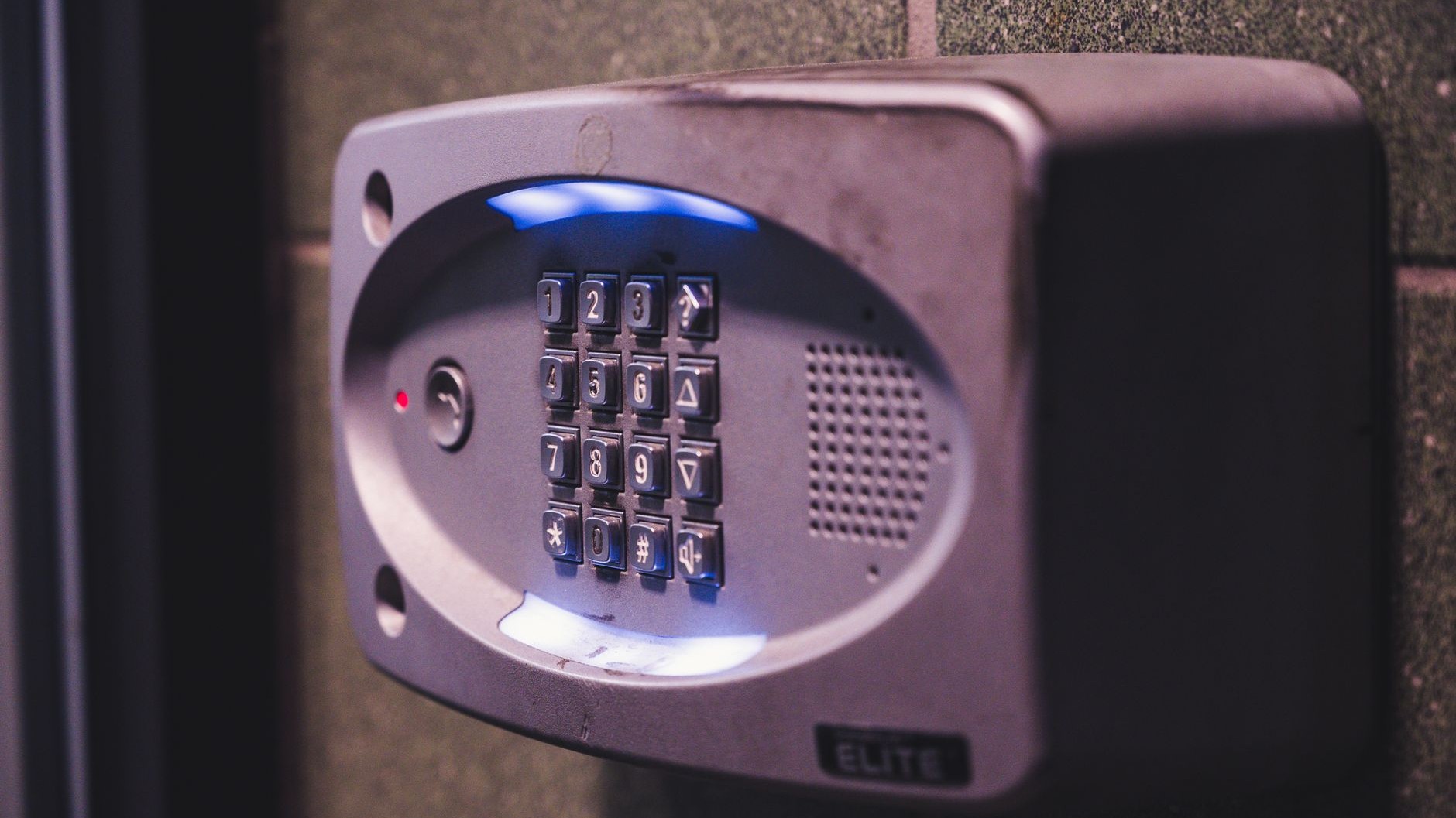 Alarme connectée : prix, efficacité réelle et pièges à éviter