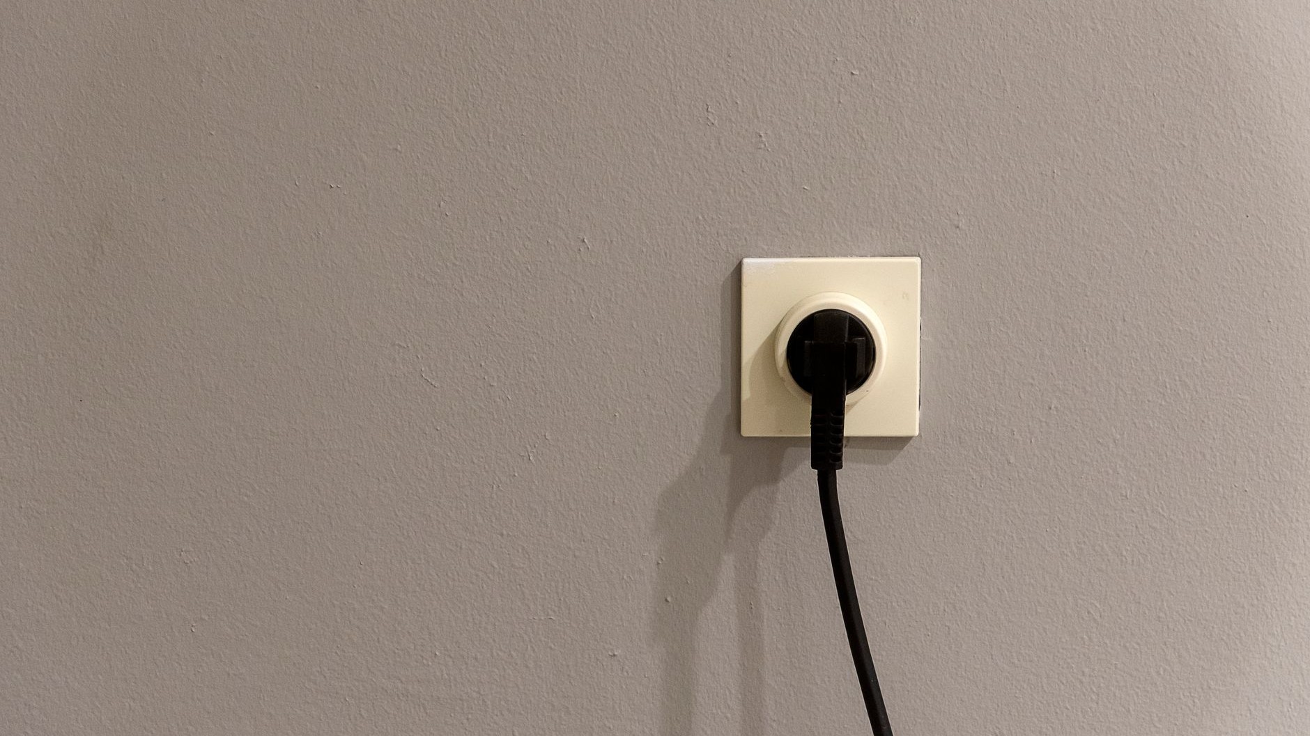 Fini les prises connectées qui obéissent au téléphone : depuis que Belkin a débranché son serveur, seul un geste sur le bo...