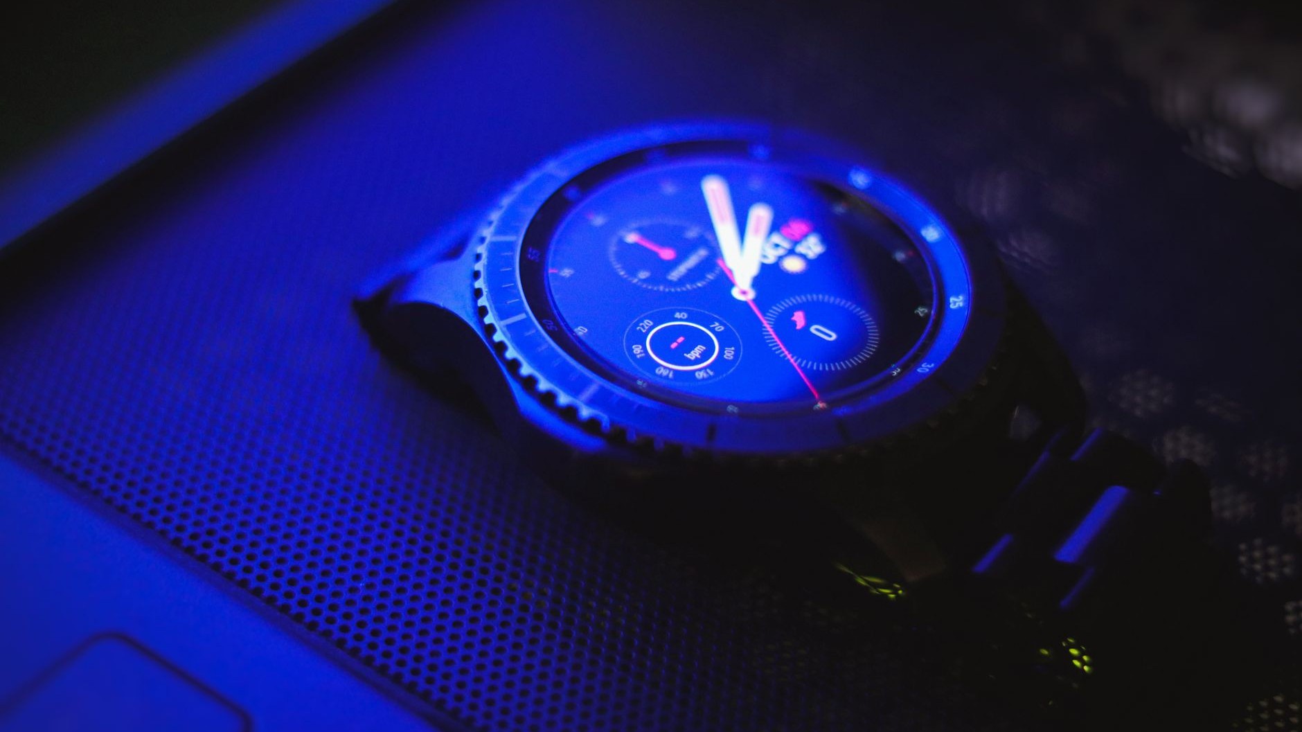 J'ai acheté une Samsung Galaxy Watch 25 € dans un vide-grenier juste pour dépanner mon fils : après la remise à zéro, j'ai...