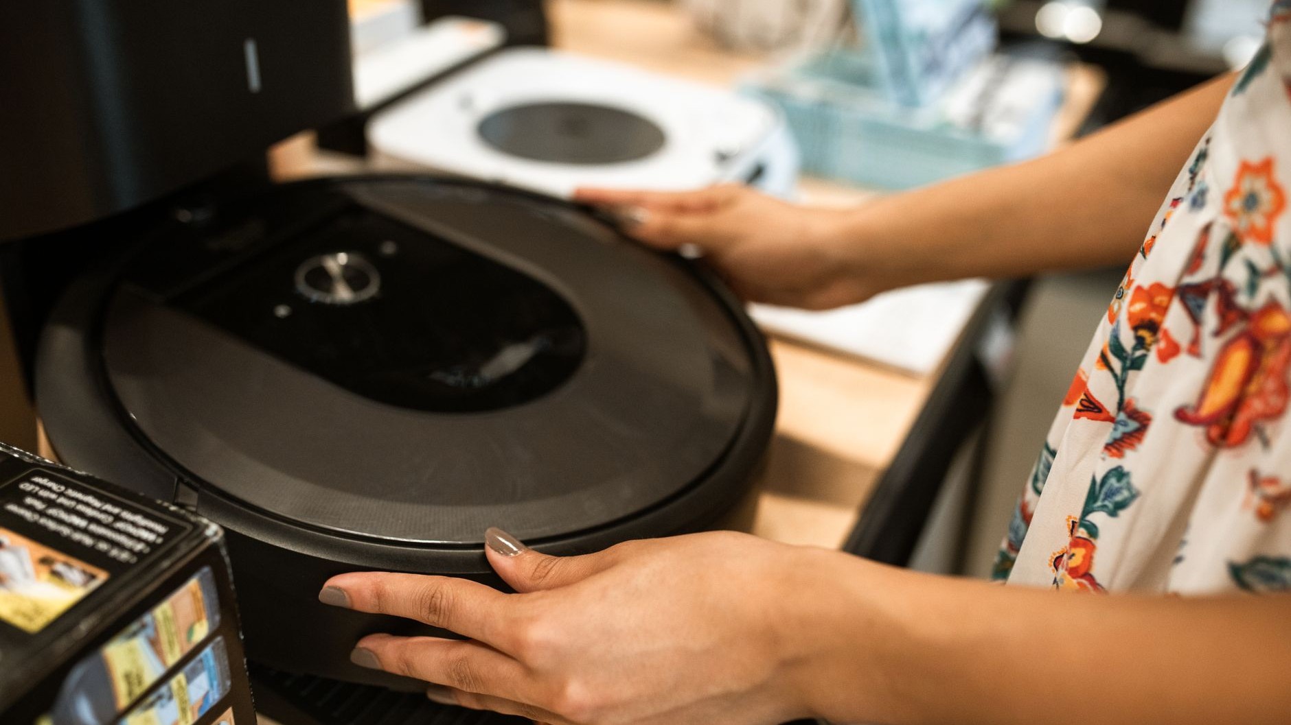 J'ai coché le programme d'amélioration de mon Roomba juste pour qu'il évite mieux les câbles : trois mois plus tard, j'ai ...