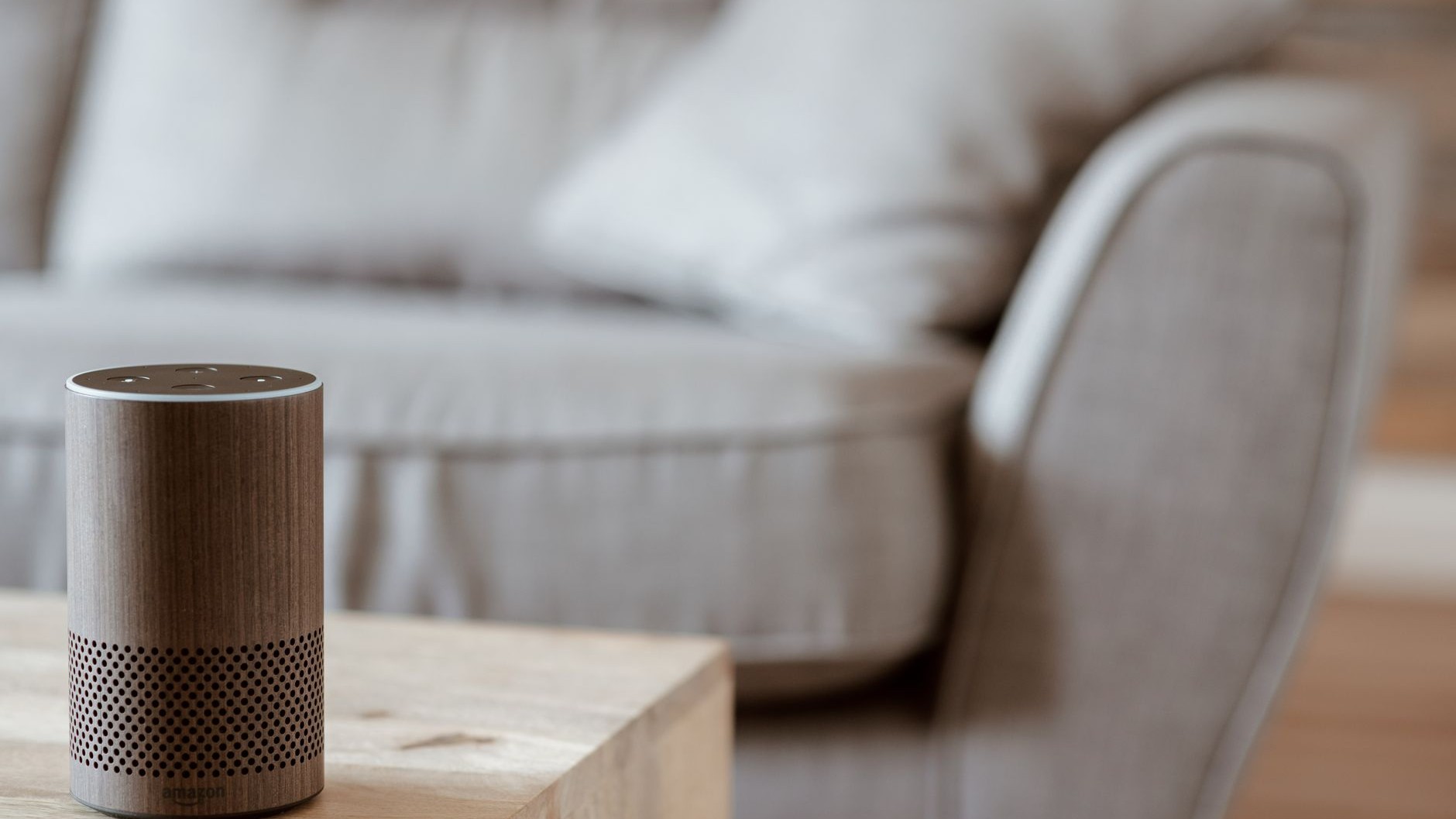 J'ai coupé le micro de mon Echo chaque soir juste pour parler tranquille dans mon salon : au premier « Alexa » du matin, j...