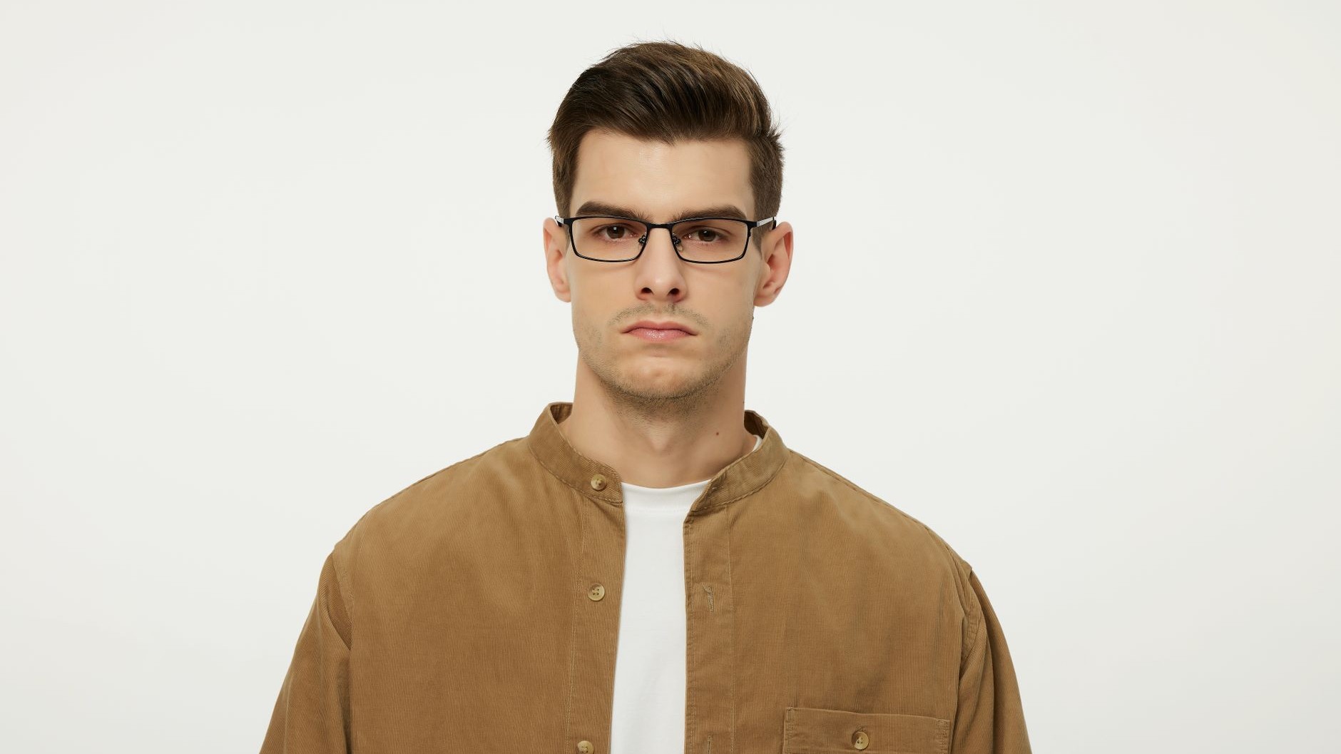 Meta a déposé un brevet de lunettes qui note chaque visage croisé dans la rue : le porteur voit un nom s'afficher, la pers...