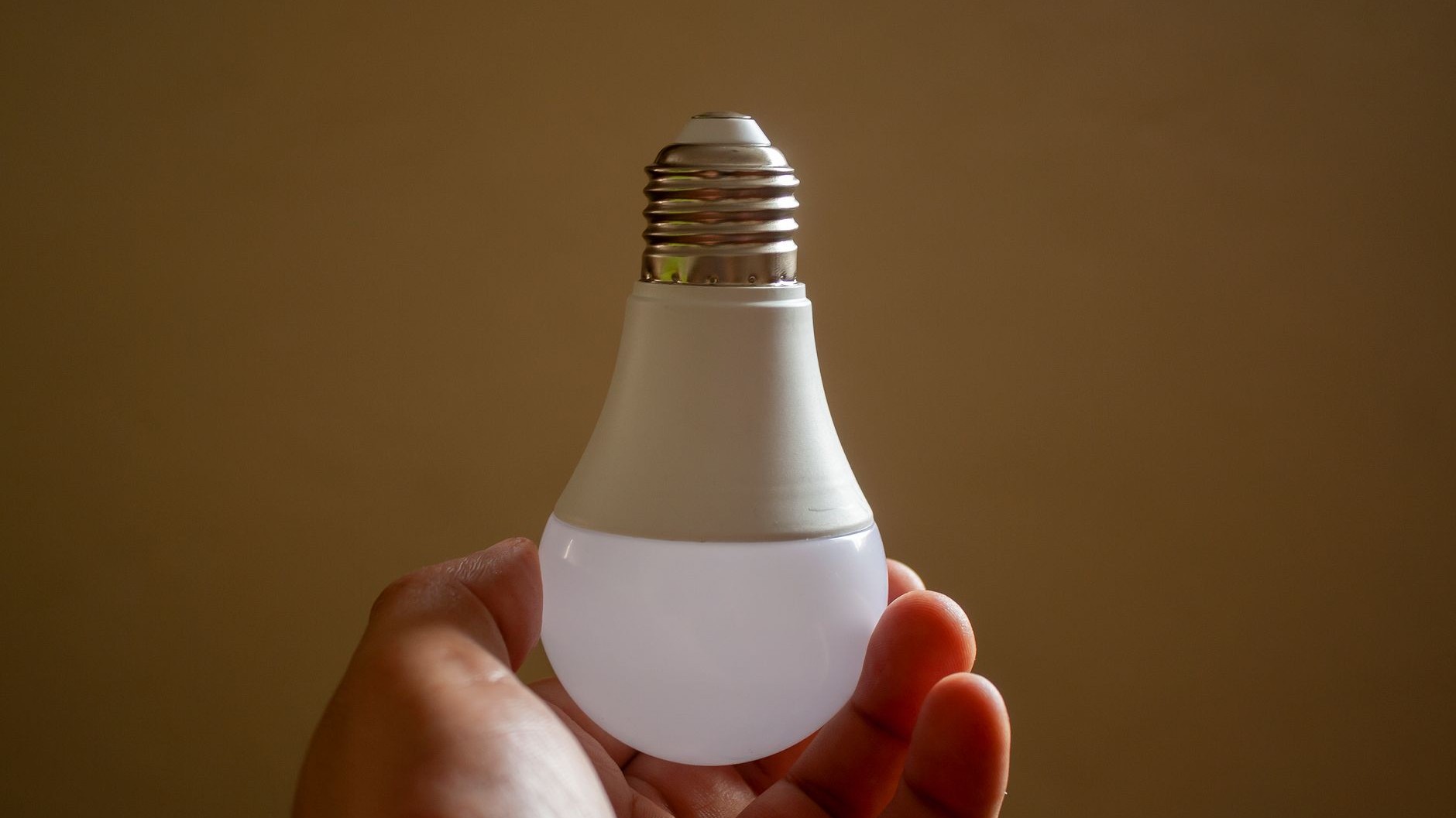 Mon ampoule connectée du salon affiche « hors ligne » chaque matin dans l'appli et ce n'est pas parce que le Wi-Fi est faible